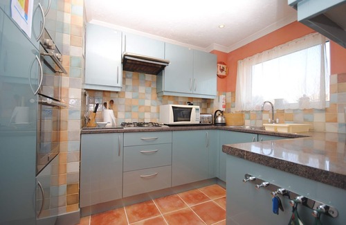 Selsey Apartment | Lifeboat View - a family house that sleeps 10 guests in 5 bedrooms