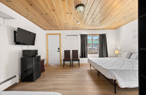 Idaho Springs Hotel | Lift Landing