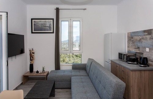 Vamvakopoulo House | Light & Airy Home, Panoramic Deck with Jacuzzi