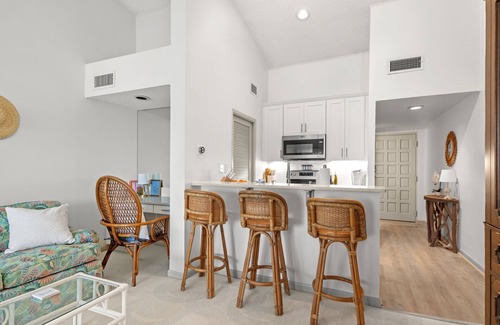 Sawgrass Apartment | Light and Airy Luxury Condo just Steps from Private Beach Access