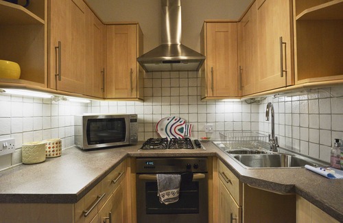 Comely Bank Apartment | Light and spacious apartment, ideal for groups and families, close to centre