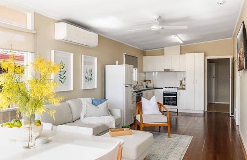 East Toowoomba House | Light & Bright! 3 Bedroom Cottage, East Toowoomba!