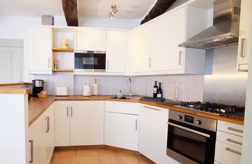 Neffies House | Light filled 4 star rated village house in vigneron village, lovely open views
