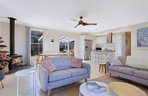 Warrnambool House | Light filled period home in beach suburb