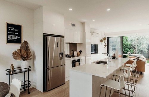 Merewether House | Light-filled & stylish. Central Location.✨