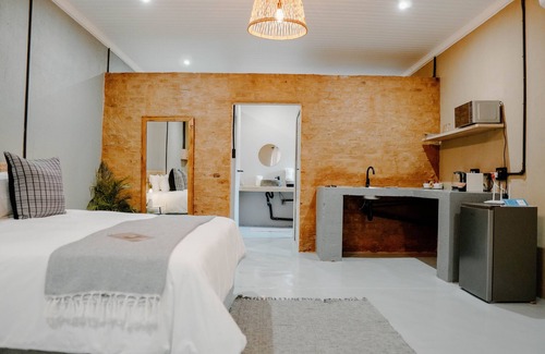 Groblersdal House | Lighthouse Guesthouse & Cafe