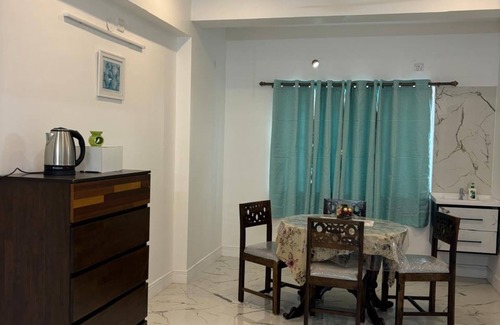 Santhome Apartment | LIKE HOME, 2-bedroom apartment, Chennai, Mandaveli with WiFi, AC, Kitchen etc