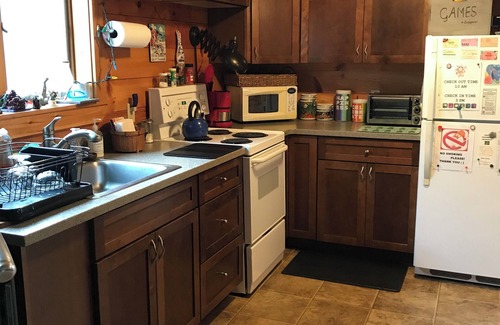 Camp Ellis Cottage | Lil House - Charming Cottage By the Sea ~ Pet Friendly