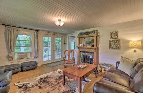 West Jefferson House | Lil Red Hen Cottage in the Boone Area with Hot Tub