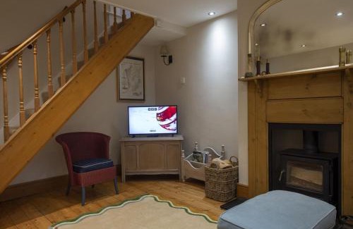 Martin House | Lilac Cottage by Keepers Cottages