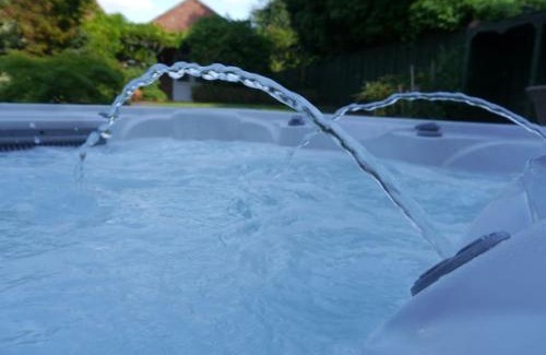Aston Cantlow House | Lilac Cottage -Sleeps 6 -HOT TUB
