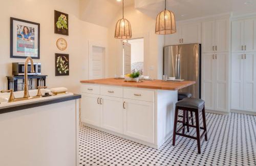 Old Town Eureka Apartment | Lilac Victorian Downstairs