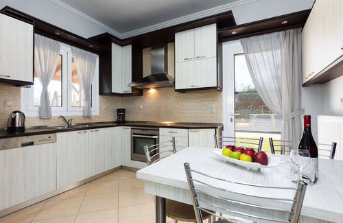 Dafni Villa | Lilium Villa, Total privacy, outdoor spa whirlpool, close to beach & shops