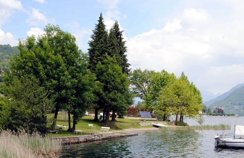 Pella Apartment | "Lilla" apartment in villa with lake view, parking and private beach