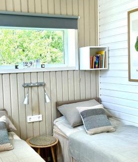 Orebro Bed & Breakfast | Lilla huset Bed & Breakfast - countryside guesthouse, free parking