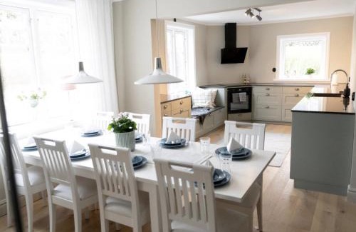 Taberg House | Lillberget Rymligt och modernt boende med utsikt över Tabergsberget