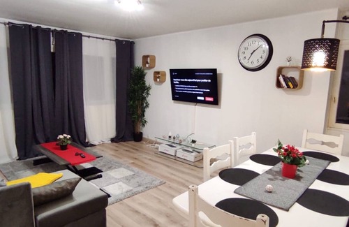 Mons-en-Baroeul Apartment | Lille-Apartment-Apartment-Ensuite with Bath-City view