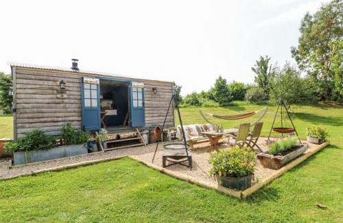 Redmile House | Lillie's Shepherds Hut at Shepherds Lodge Retreat and Wellness