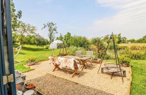 Redmile House | Lillie's Shepherds Hut at Shepherds Lodge Retreat and Wellness