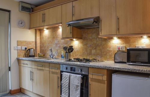 Skewen Cottage | Lily Cottage - UK40101