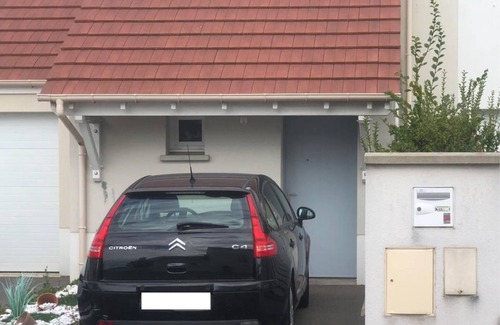 Saint-Pierre-du-Perray Apartment | LILYA House - at 5 min to Carré Sénart - Parking - Wi-Fi - Netflix - Prime