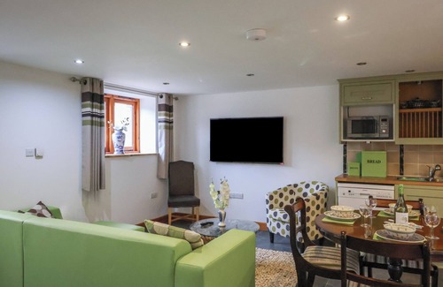 Clyst St Mary Cottage | LIME COTTAGE, family friendly, with a garden in Aylesbeare