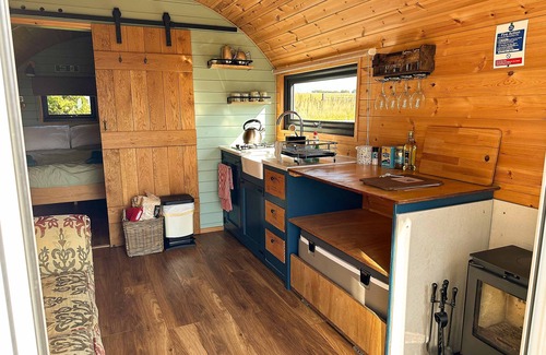 Compton Martin Cottage | LIME KILN, romantic, with hot tub in Blagdon