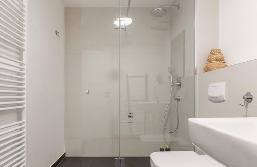 Zentrum-West Apartment | limehome Leipzig | Suite XL + balcony & sofa bed