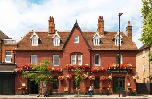 St. Leonard's Apartment | Limehome London Streatham High Rd