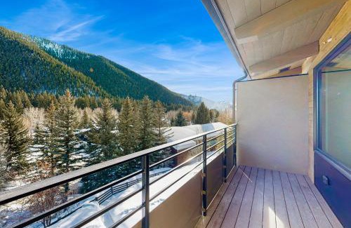 Warm Springs Apartment | Limelight Base Camp Condo. Ski, bike, & adventure!