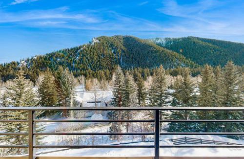 Warm Springs Apartment | Limelight Base Camp Condo. Ski, bike, & adventure!