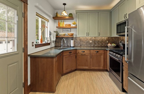 Lakeside House | Lincoln 2 -Near Lake Michigan, Dog Friendly, spacious, EV charger, Great House