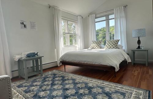 West Woodstock Hotel | Lincoln Inn & Gallery