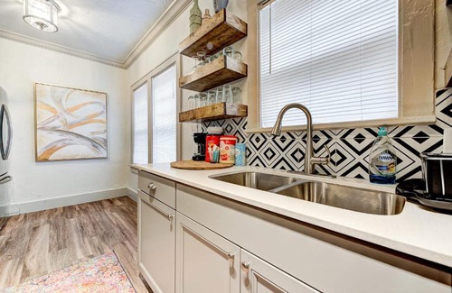 Lincoln Terrace Apartment | Lincoln Lodge B Near OU Med Bricktown Arena