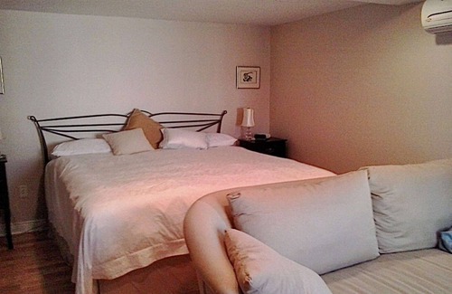 New London House | Linden Homestead: Modern Queen Bed B&B suite in Century Farm House