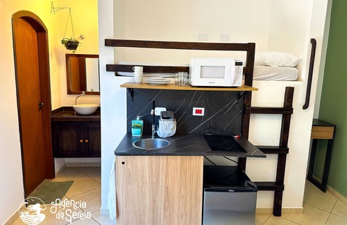 Centro Comercial Apartment | Lindo Studio com Copa e Varanda à 150m da Praia do Perequê
