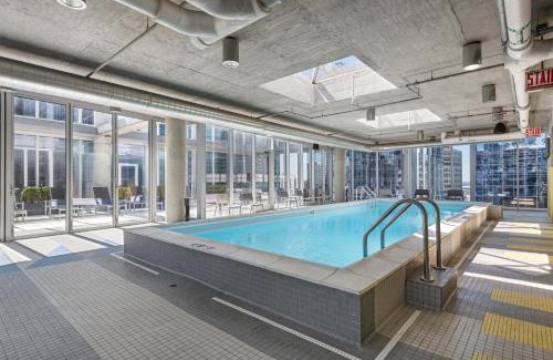 Downtown Chicago Apartment | Linea Luxury Living with Indoor Pool and Rooftop Views in The Loop