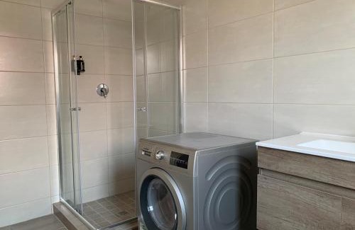 Moses Kotane Apartment | Lion House, 3 bedroom House next to Pilanesberg and Sun City