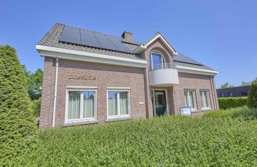 Panningen House | Lionshuis