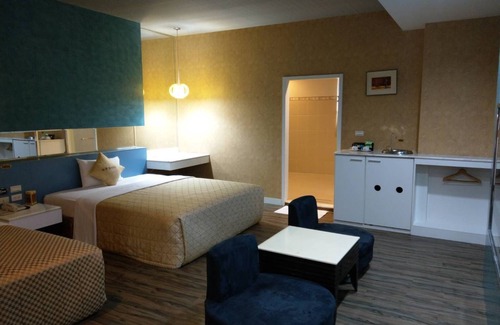 Fengshan District House | Lisa motel