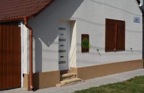 Kecskemet Apartment | Lisbet Cottage
