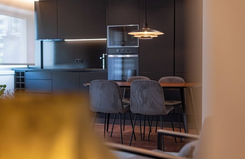 Lisbon Old Town House | Lisbon’s Avenidas Novas – Spacious and Elegant 2-Bedroom Flat