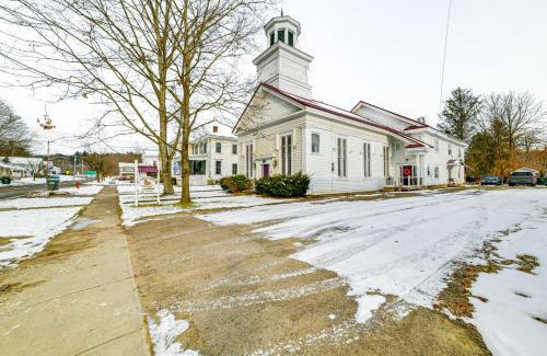 Lisle Apartment | Lisle Apt 4 Mi to Dorchester Lake!