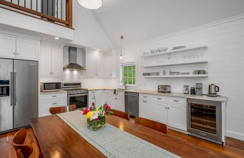 Saint Davids Cottage | Lismore Carriage House - One Bedroom & Loft Sleeps 8 with Full Kitchen & 2 Baths