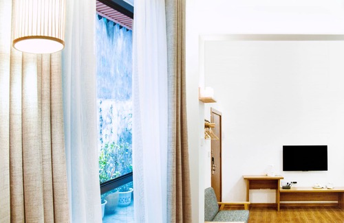 Yongding Hotel | Listening To The Rain Hall Inn