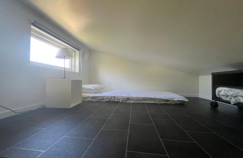 Alvsjo Ski Chalet | Liten stuga i Älvsjö 25 kvm med 2 sovloft