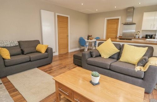 Ryther Cottage | LITTLE ACRES, pet friendly, with open fire in Cawood