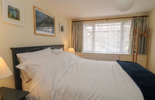 Woolhamton Cottage | LITTLE BARBER, pet friendly, with a garden in Reading