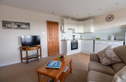 Wincanton Cottage | LITTLE BARN, romantic, with a garden in Wincanton
