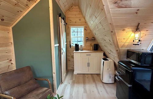 Athol Cabin | Little Black Aframe by the Brook- 5m to Waterfall